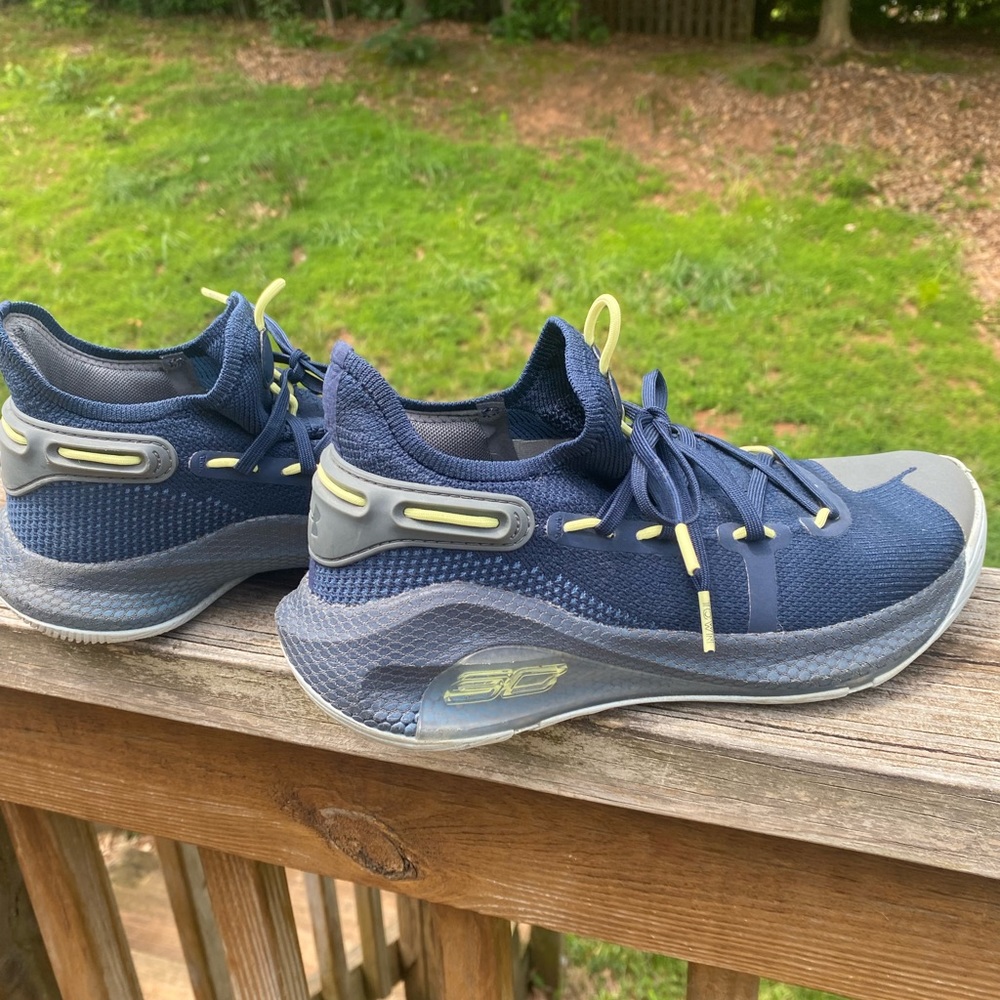 Boys Under Armour Curry 6 Basketball Shoe, size 7youth, excellent condition!